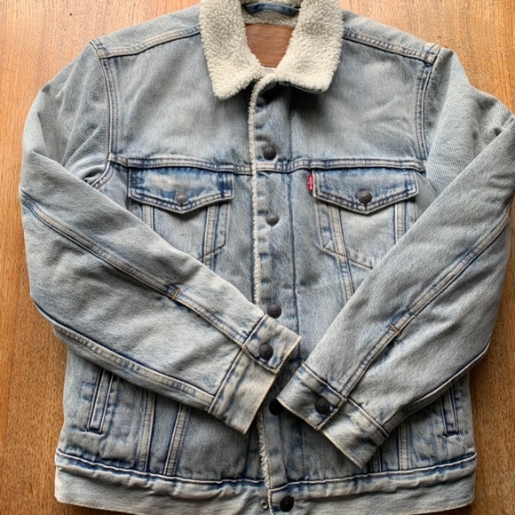 Levi Aritzia Sherpa Jacket - Picture 2 of 7